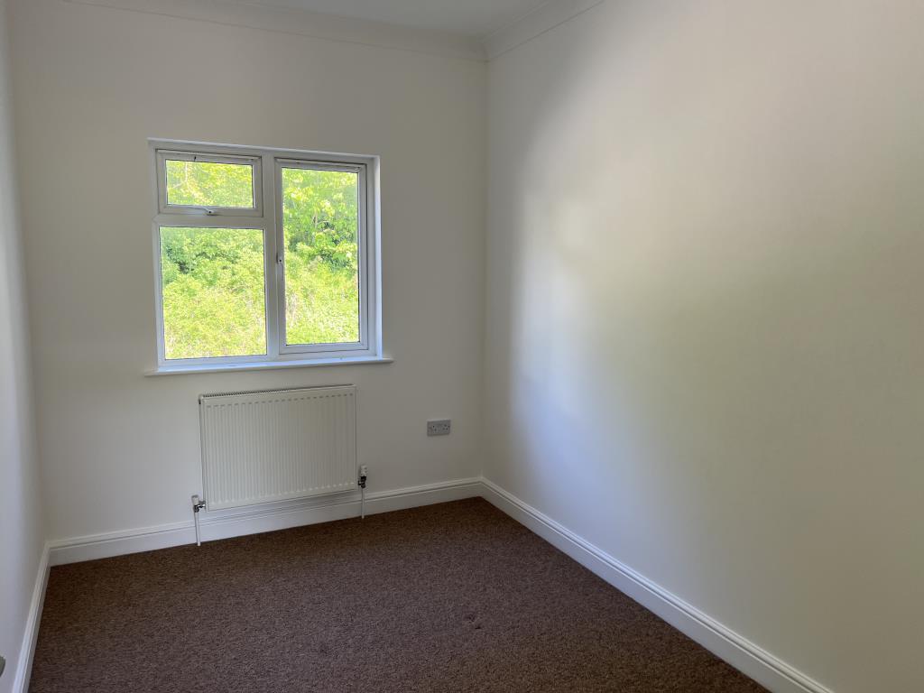Lot: 6 - TWO-BEDROOM FLAT FOR INVESTMENT OR OCCUPATION - Smooth white painted walls and brown carpet